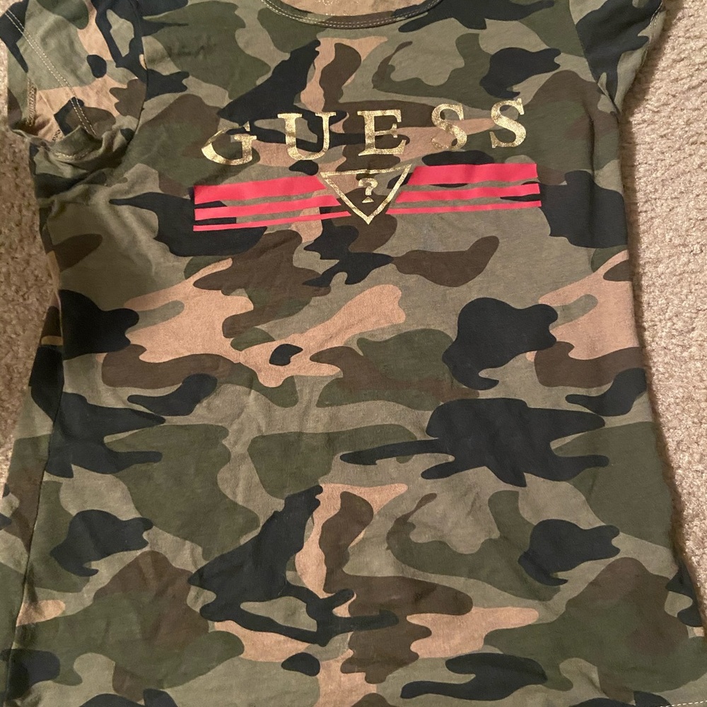 Guess camo t-shirt